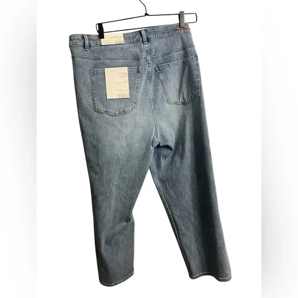 Woman’s Soft Surroundings ultimate denim slim leg crop jeans light wash 18W NWT - Picture 2 of 8